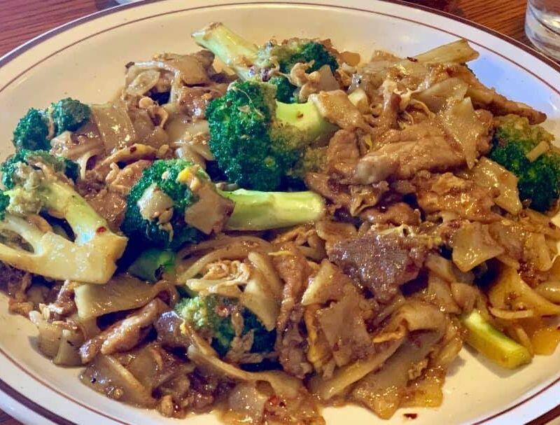 Big Noodles Soy Sauce Chicken